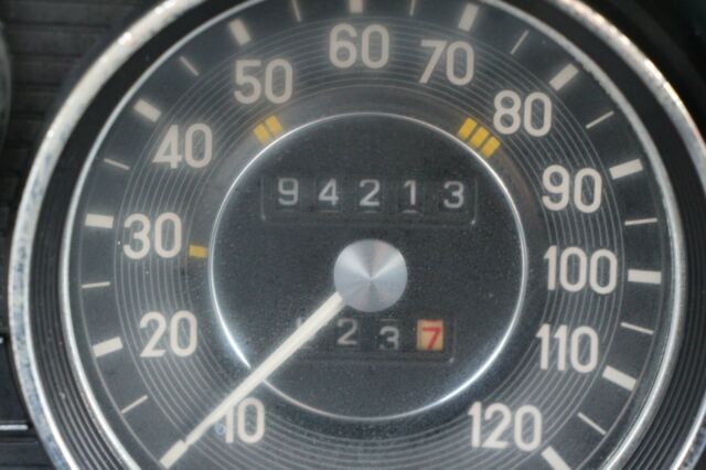 Mercedes-Benz 200-Series 1974 image number 43