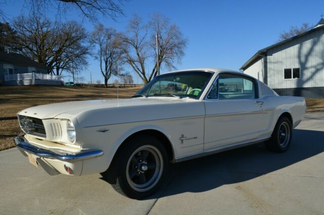 Ford Mustang 1965 image number 27
