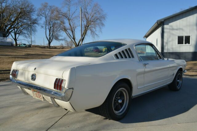 Ford Mustang 1965 image number 29