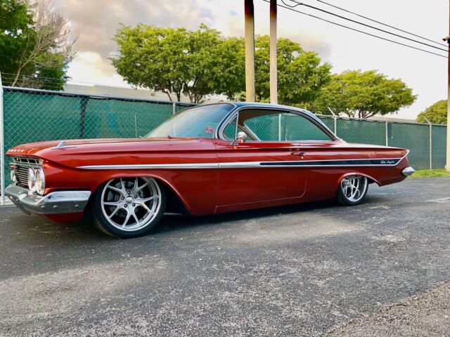 Chevrolet Impala 1961 image number 1
