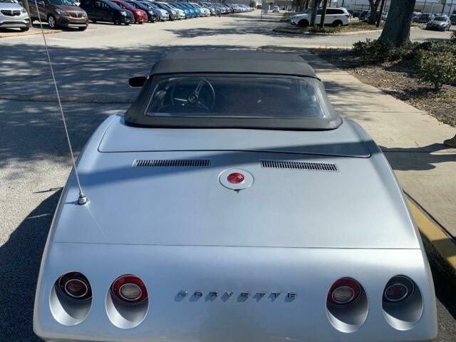 Chevrolet Corvette 1975 image number 16