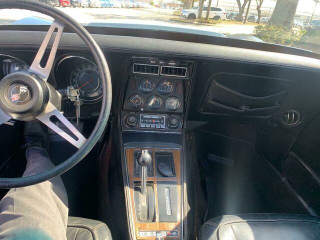 Chevrolet Corvette 1975 image number 22