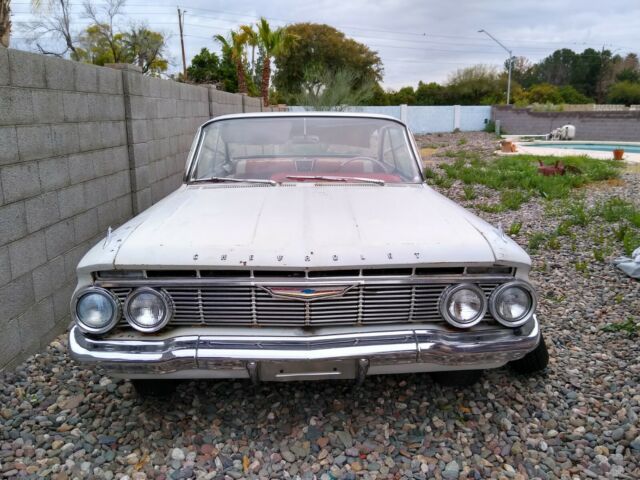 Chevrolet Impala 1961 image number 18