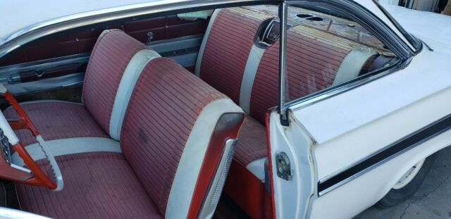 Chevrolet Impala 1961 image number 29