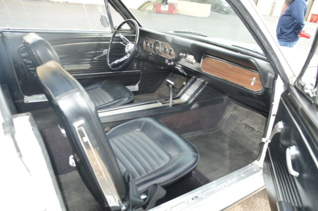 Ford Mustang 1966 image number 12