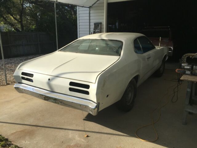Plymouth Duster 1972 image number 2