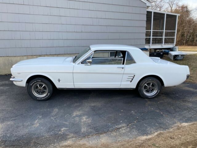Ford Mustang 1966 image number 18