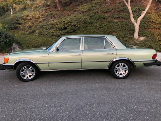 Mercedes-Benz SL-Class 1979 image number 25