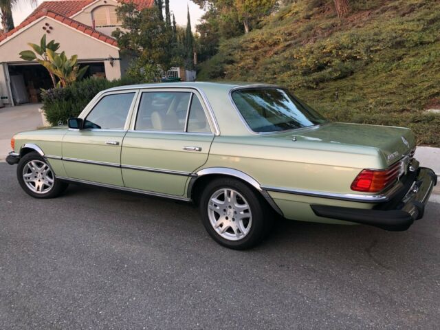 Mercedes-Benz SL-Class 1979 image number 26