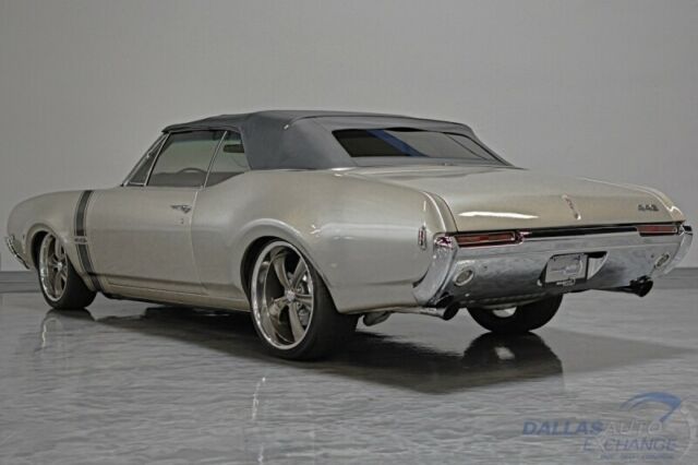 Oldsmobile Cutlass 1968 image number 10