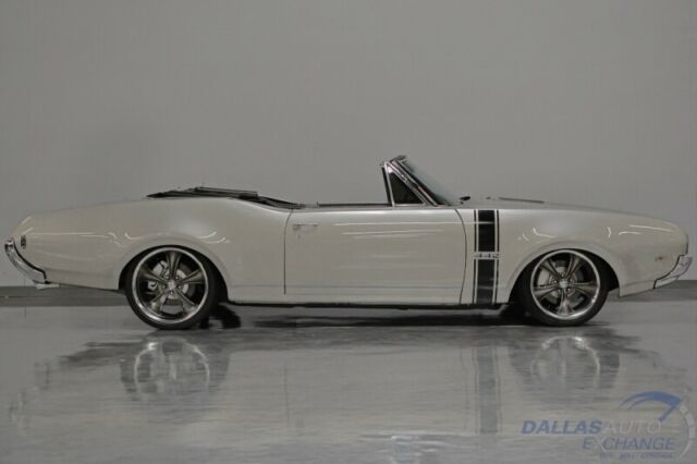 Oldsmobile Cutlass 1968 image number 17