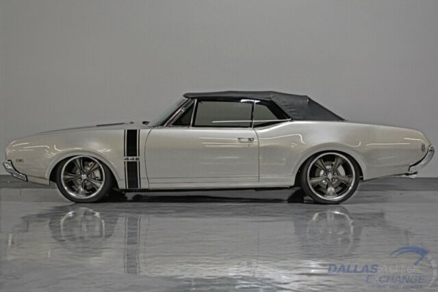 Oldsmobile Cutlass 1968 image number 8