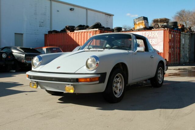 Porsche 911 1975 image number 1