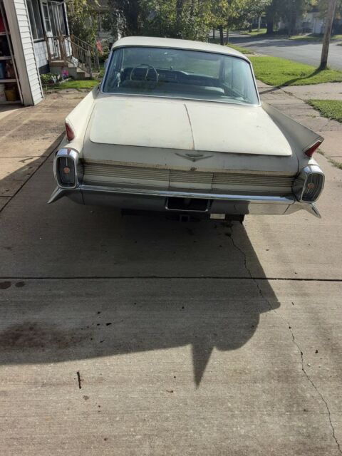 Cadillac Series 62 1962 image number 4