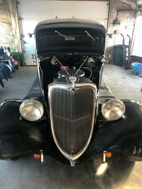 Ford Tudor 1934 image number 1
