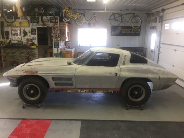 Chevrolet Corvette 1963 image number 14