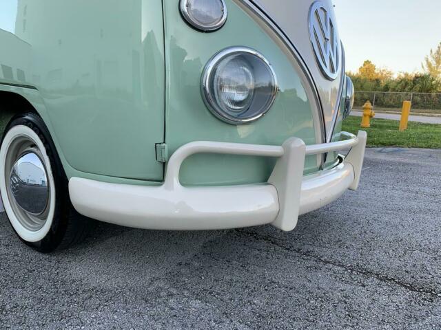 Volkswagen Bus/Vanagon 1975 image number 41