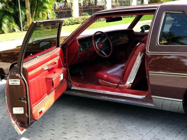 Pontiac Bonneville 1979 image number 30
