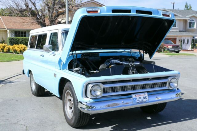 Chevrolet Suburban 1966 image number 10