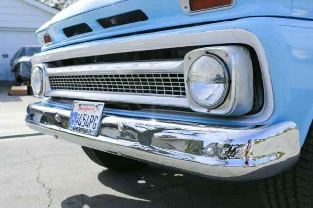 Chevrolet Suburban 1966 image number 7