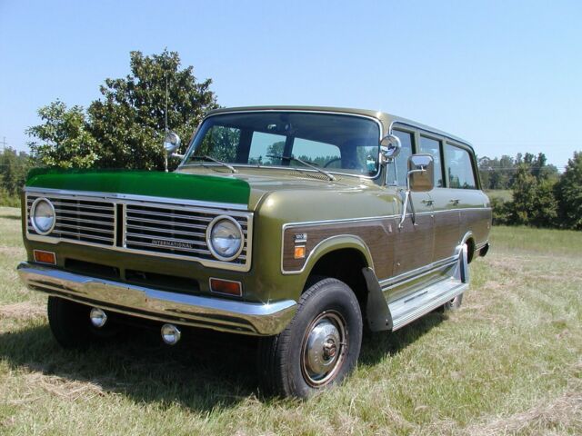 International Harvester Travelall 1973 image number 18