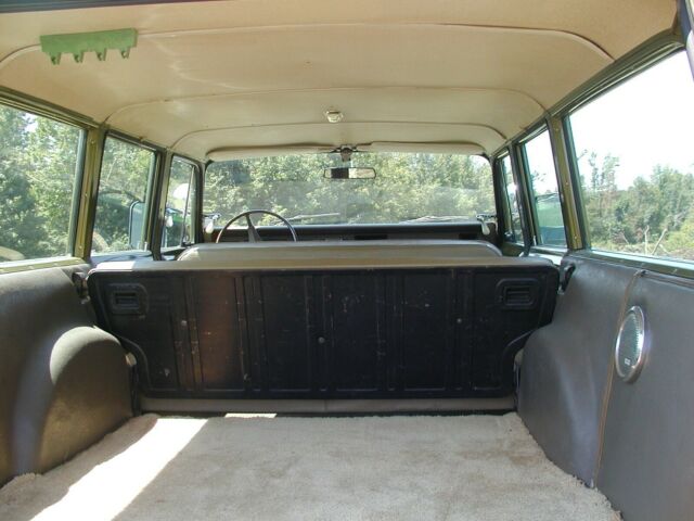 International Harvester Travelall 1973 image number 21