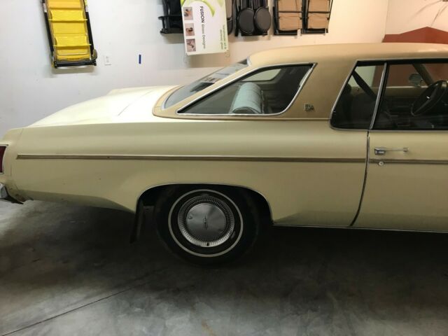 Oldsmobile Eighty-Eight 1976 image number 32