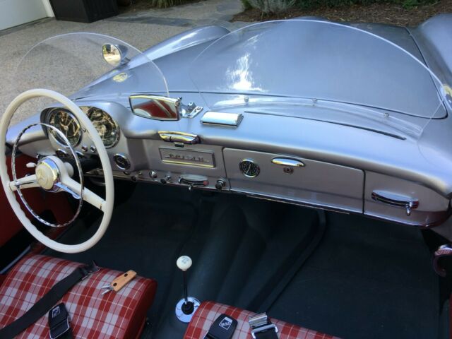 Mercedes-Benz SL-Class 1961 image number 10
