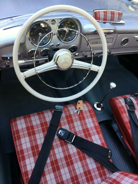 Mercedes-Benz SL-Class 1961 image number 12