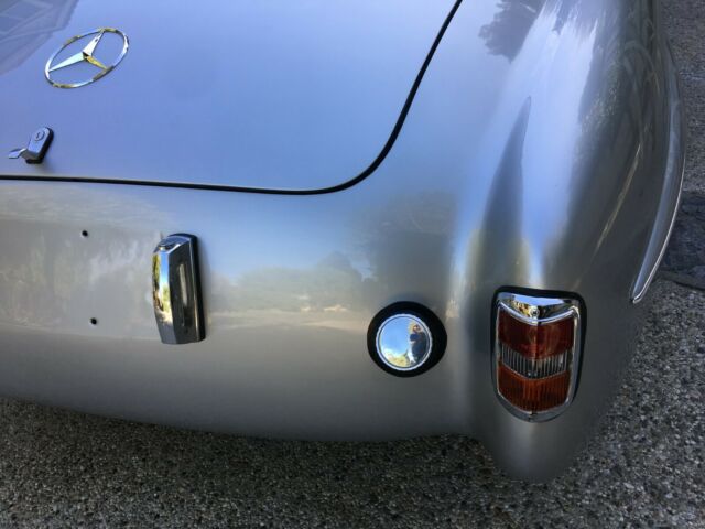 Mercedes-Benz SL-Class 1961 image number 30