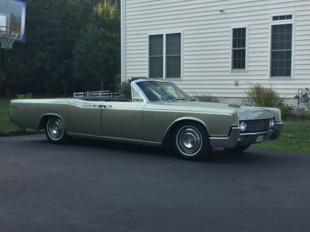 Lincoln Continental 1967 image number 1