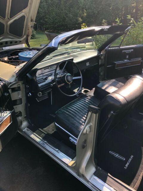 Lincoln Continental 1967 image number 12