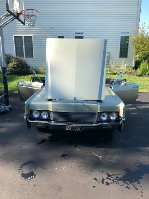 Lincoln Continental 1967 image number 17