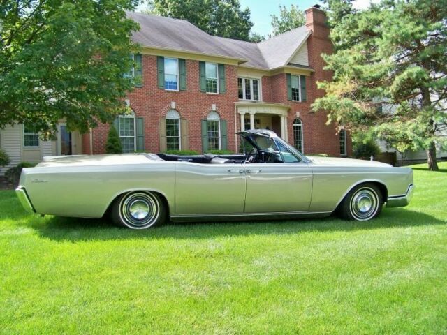 Lincoln Continental 1967 image number 30