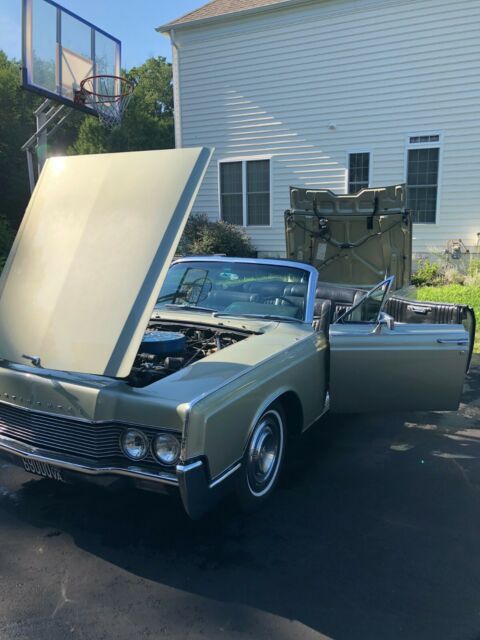 Lincoln Continental 1967 image number 35