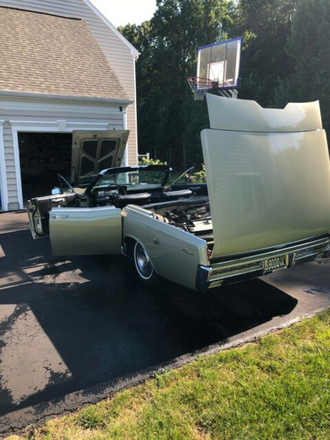 Lincoln Continental 1967 image number 45