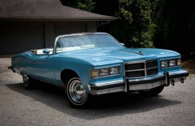 Pontiac Grandville 1975 image number 0