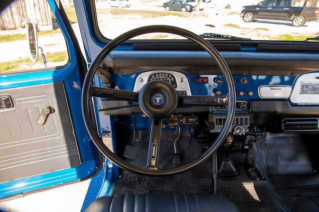Toyota FJ Cruiser 1979 image number 22
