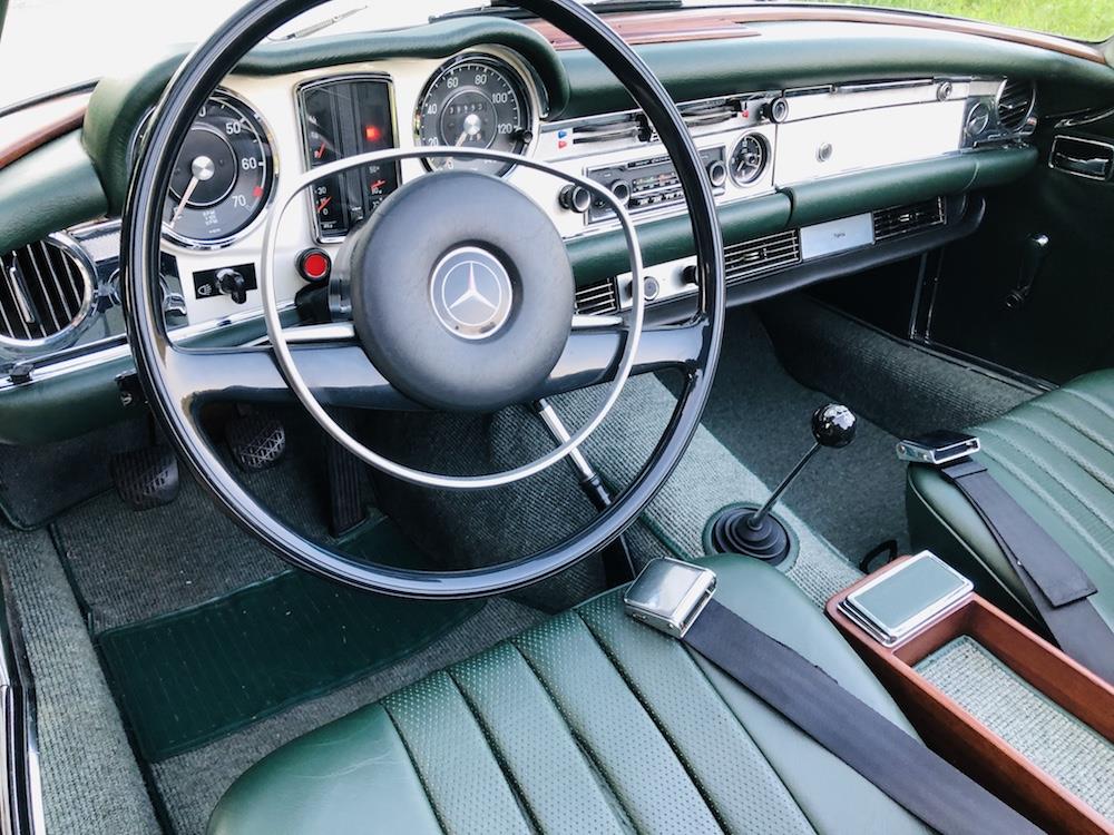 Mercedes-Benz SL-Class 1970 image number 21