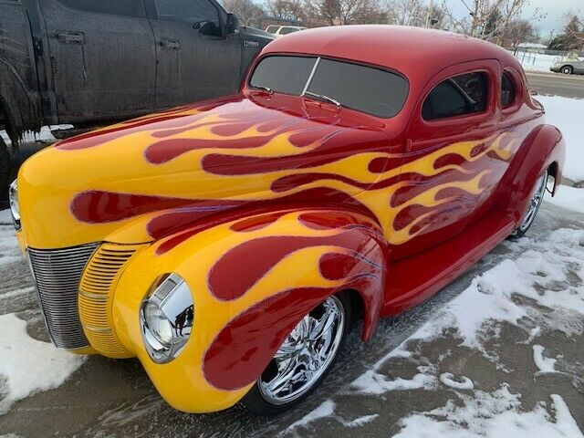 Ford Deluxe 1940 image number 2