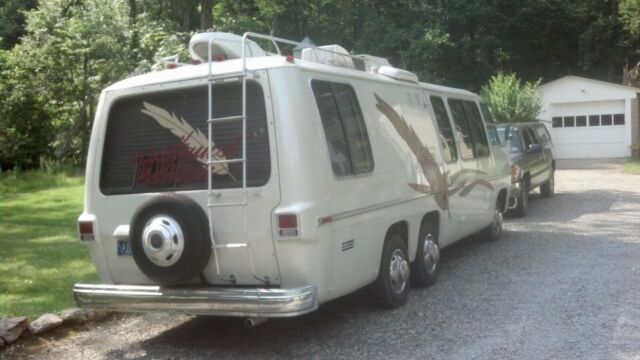 GMC motorhome 1978 image number 16