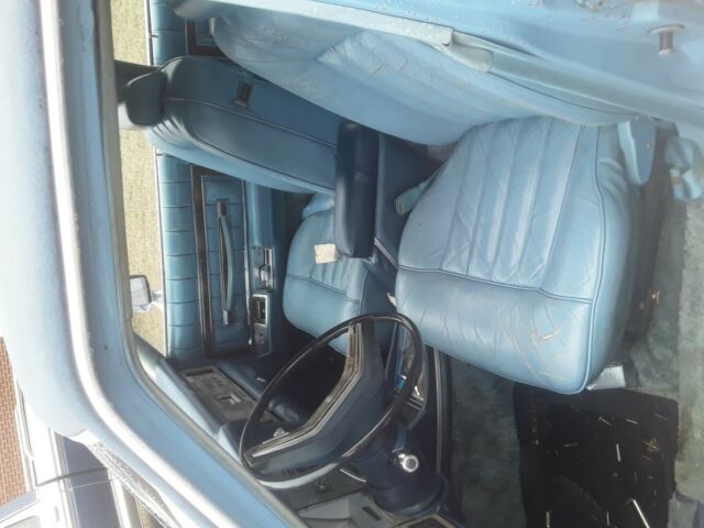 Lincoln Versailles 1977 image number 3