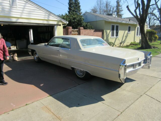 Cadillac DeVille 1965 image number 2