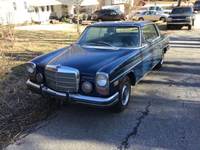 Mercedes-Benz 200-Series 1971 image number 13