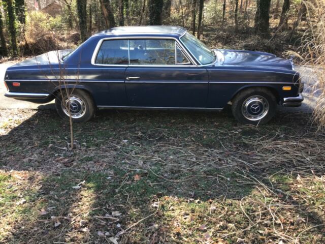 Mercedes-Benz 200-Series 1971 image number 15