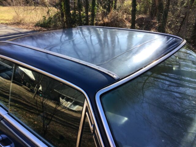 Mercedes-Benz 200-Series 1971 image number 16