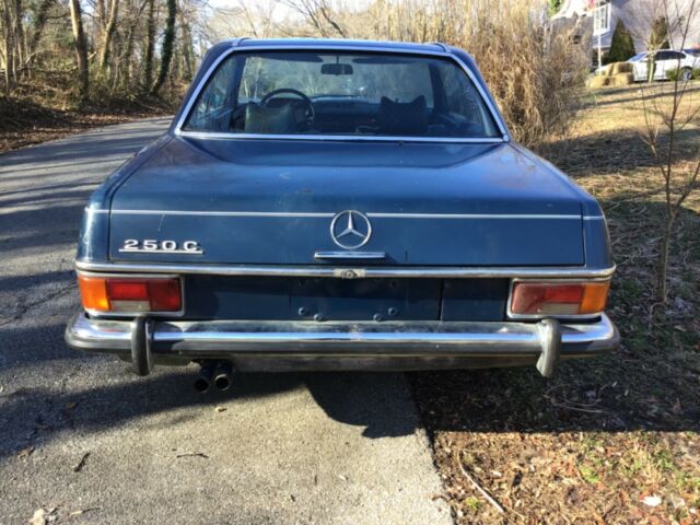 Mercedes-Benz 200-Series 1971 image number 5