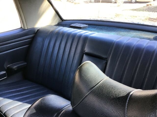 Mercedes-Benz 200-Series 1971 image number 7