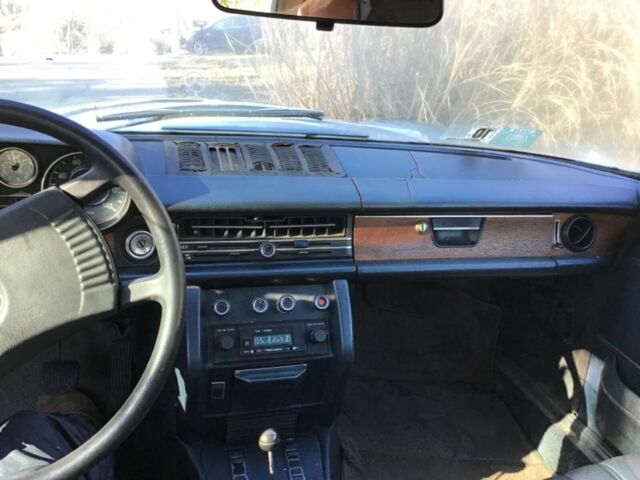 Mercedes-Benz 200-Series 1971 image number 8