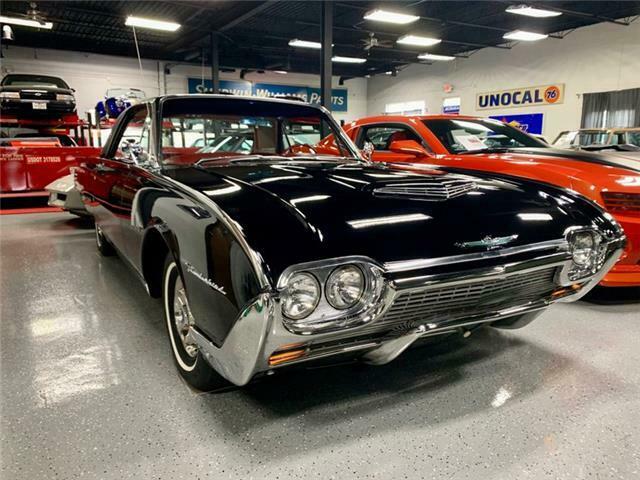Ford Thunderbird 1961 image number 8